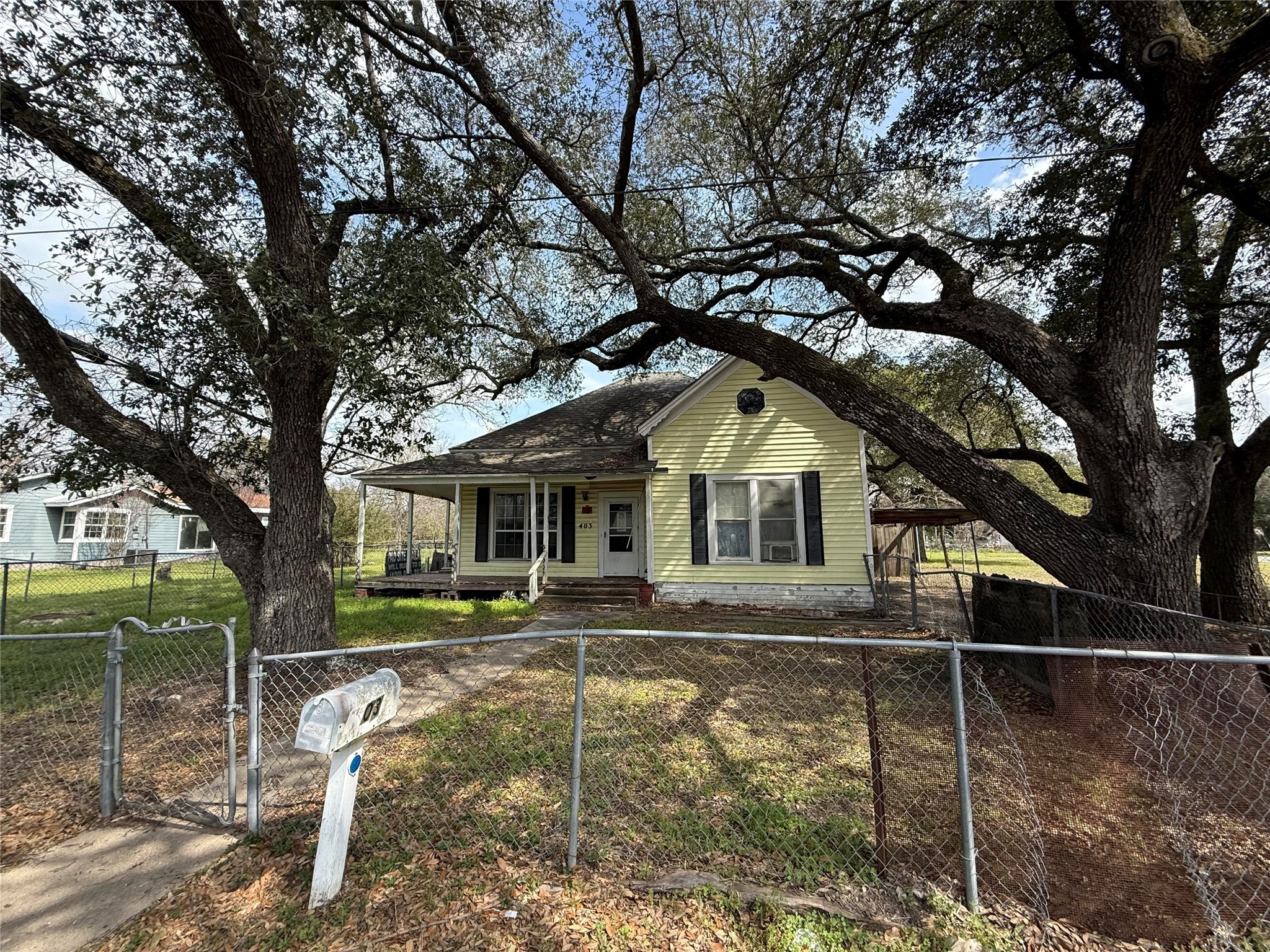 403 Robertson Street Property Photo