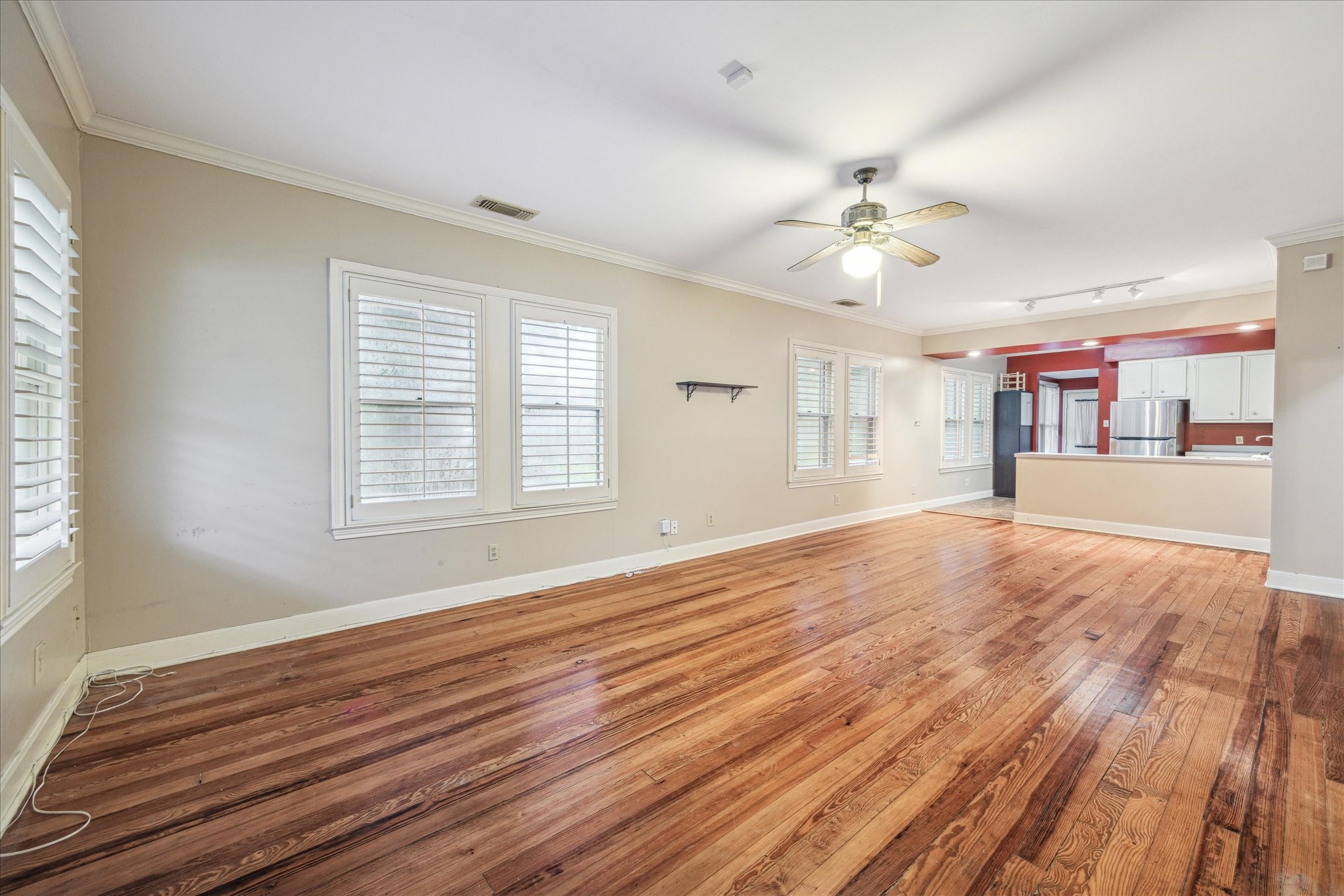 321 W 13th Street Property Photo 2