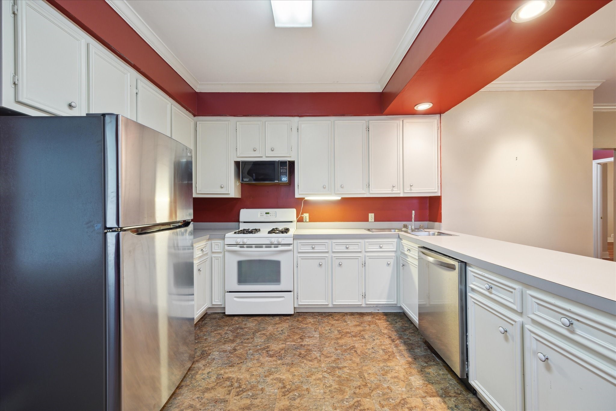 321 W 13th Street Property Photo 4