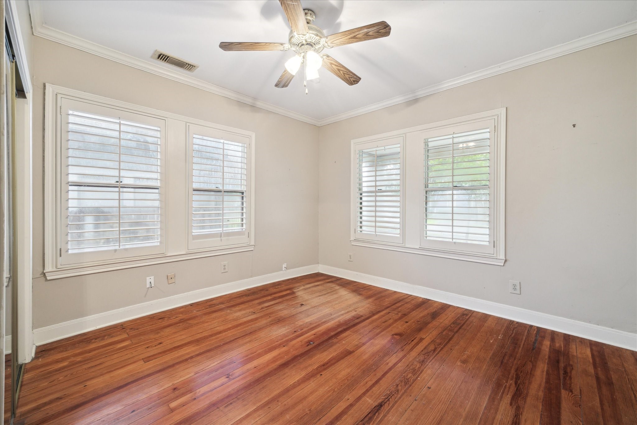 321 W 13th Street Property Photo 6