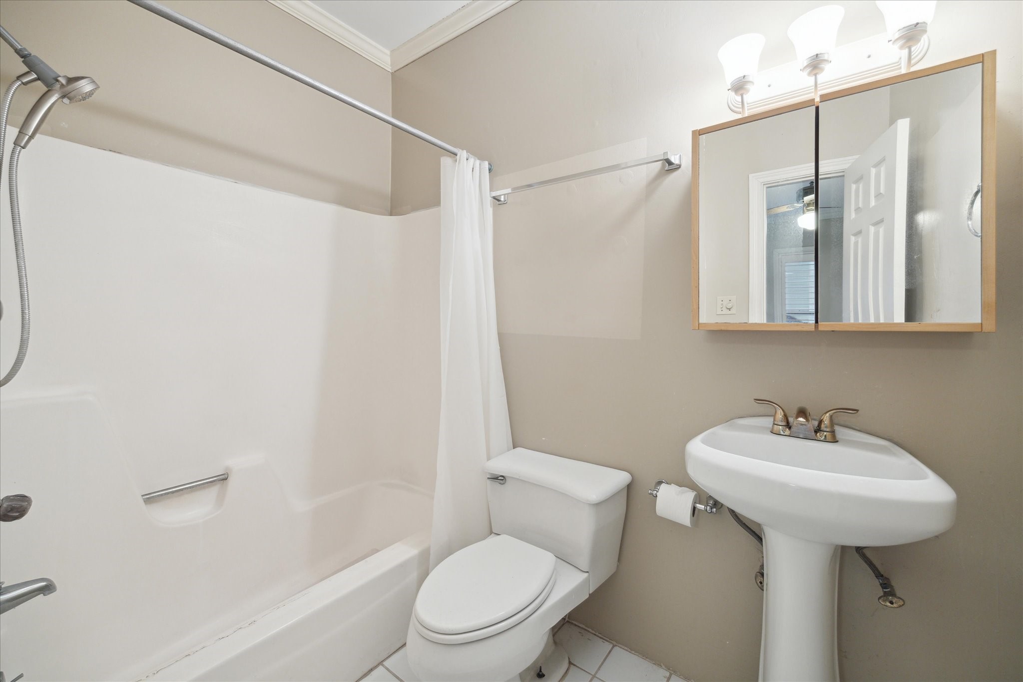 321 W 13th Street Property Photo 7