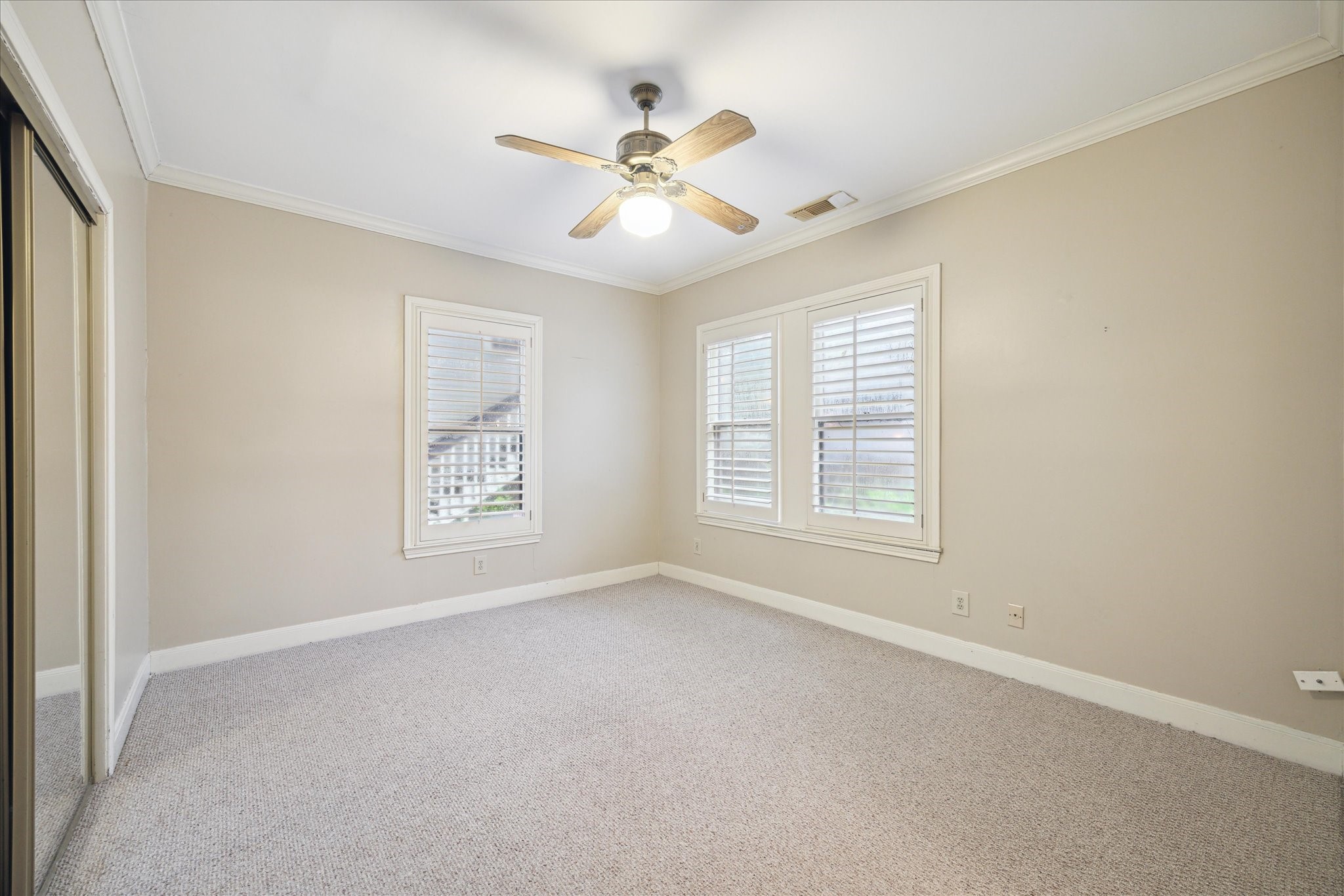 321 W 13th Street Property Photo 8