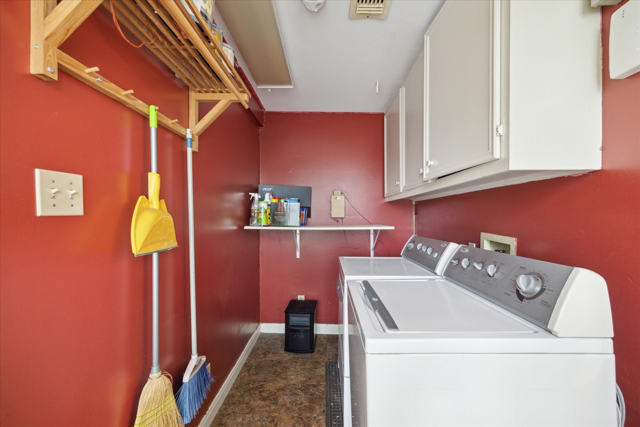 321 W 13th Street Property Photo 10