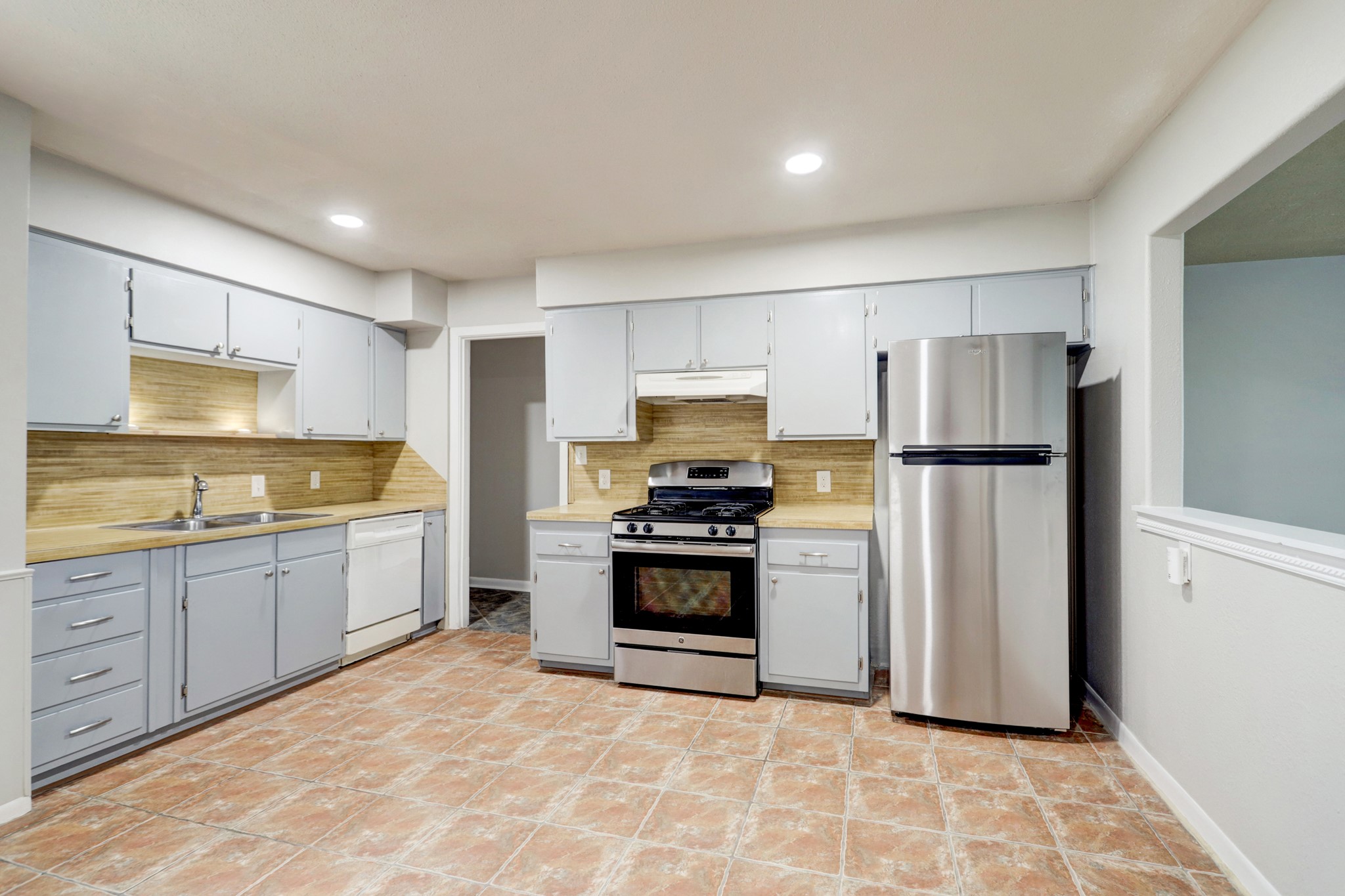 2100 Ontario Street Property Photo 4