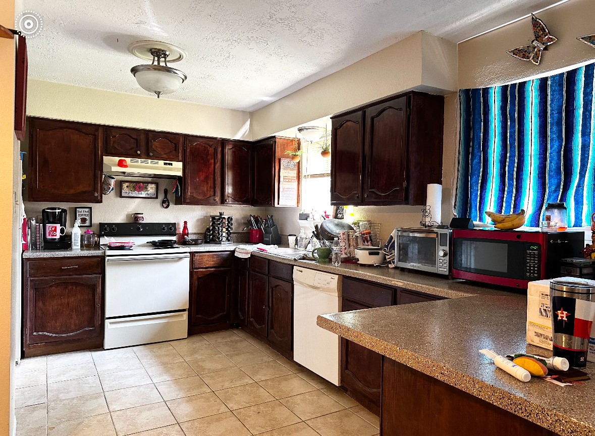 6222 Brookgate Drive Property Photo 2