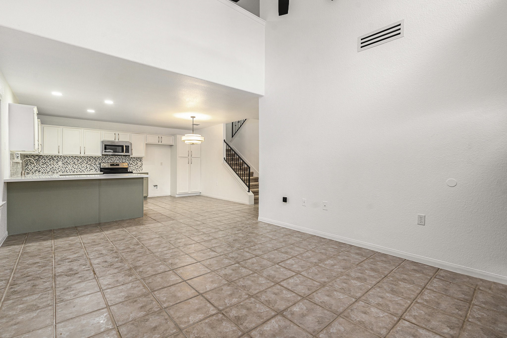 211 Hunt Road 211 Property Photo 5