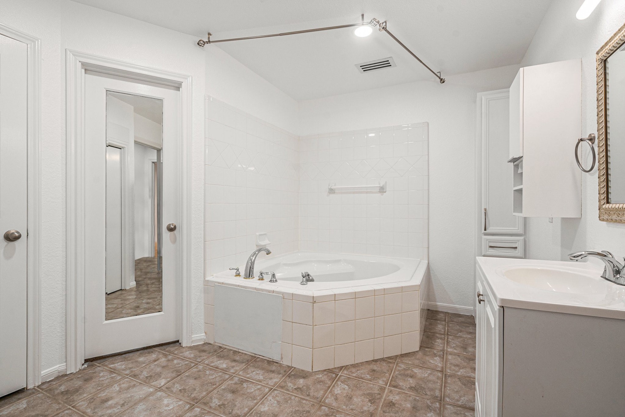 211 Hunt Road 211 Property Photo 13
