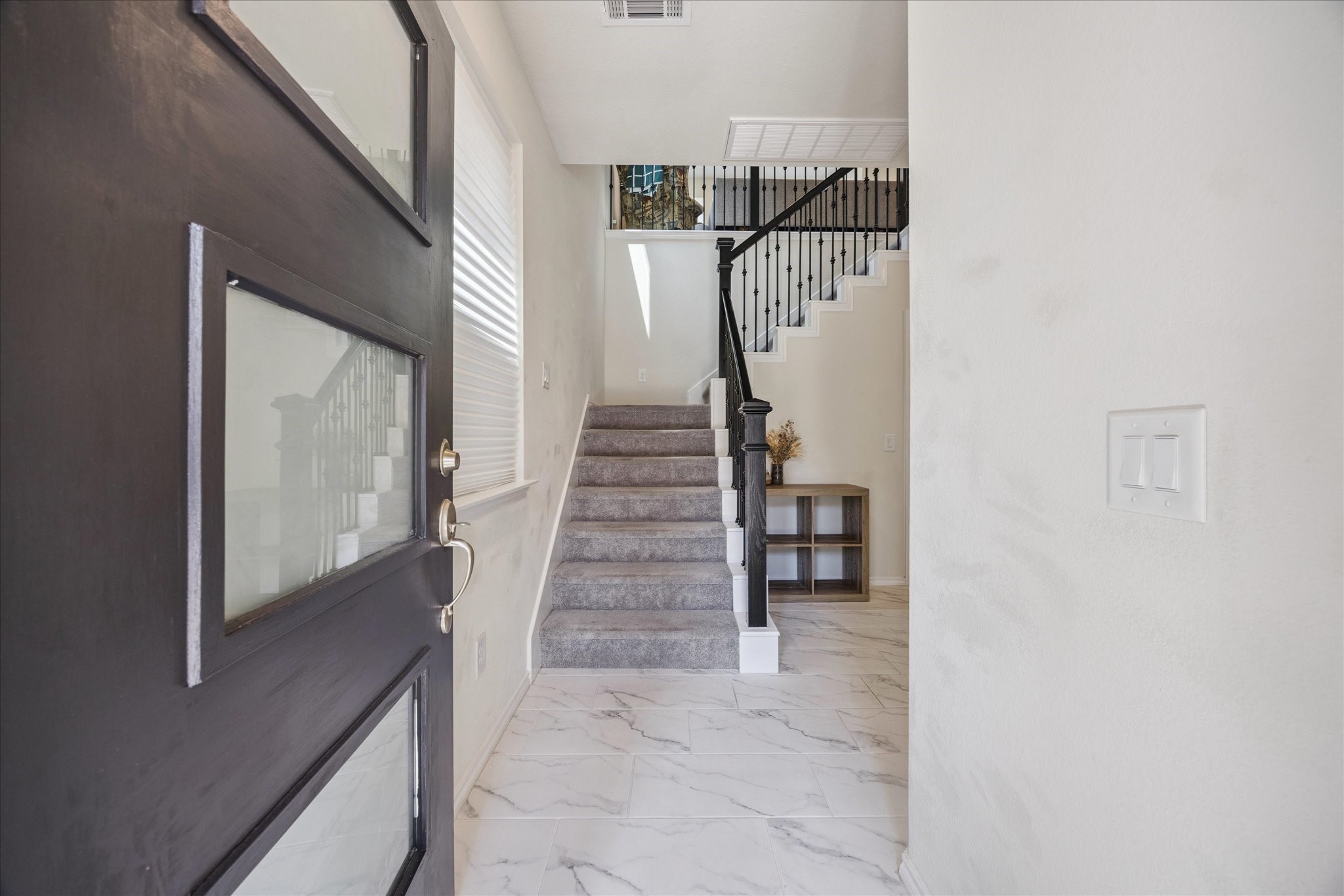 1817 Agoura Hills Dr Property Photo 2