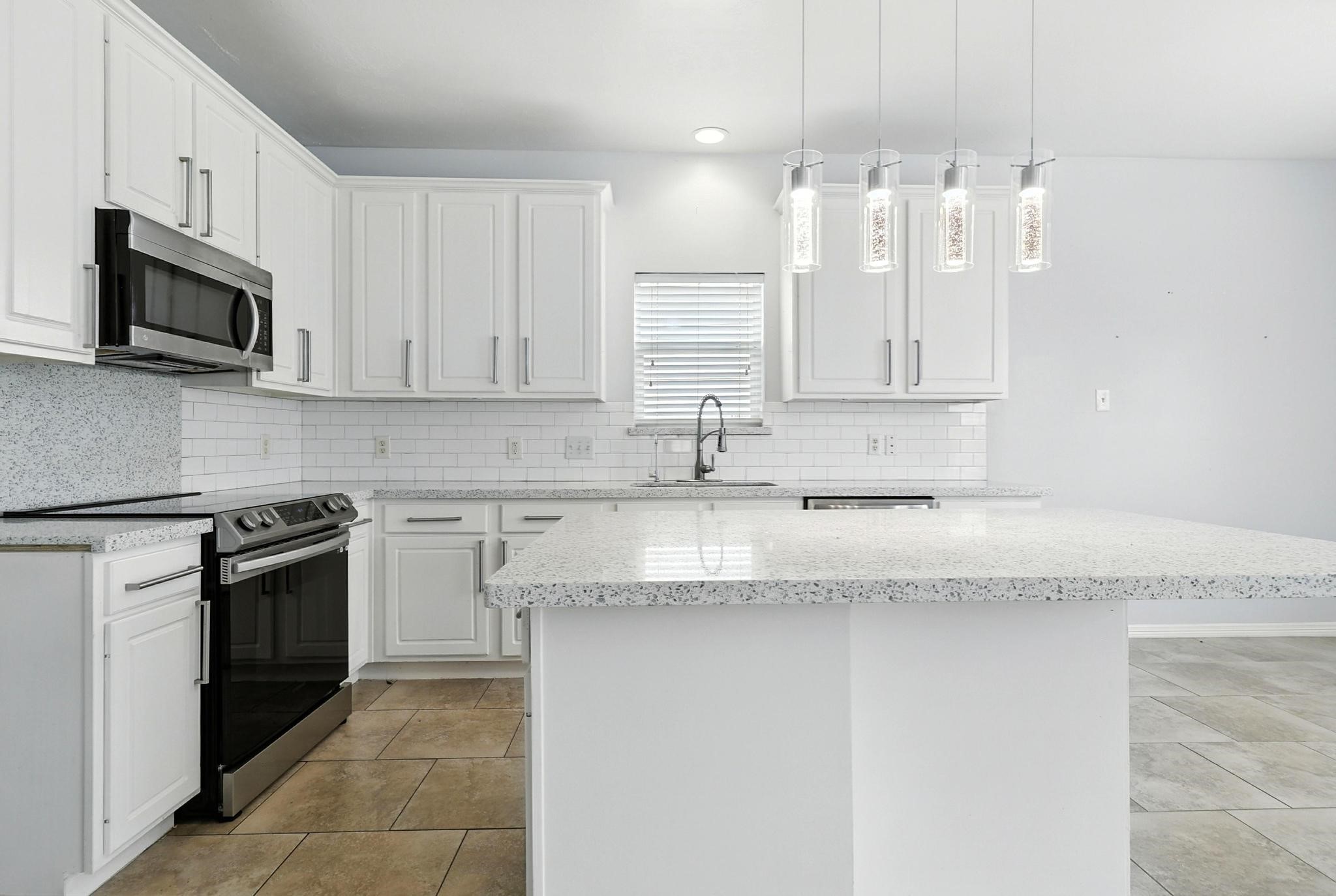 10123 Sweet Olive Way Property Photo 8