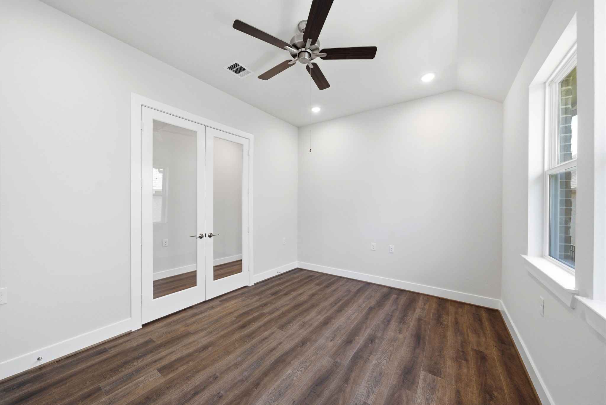 10025 Larkin Cove Property Photo 14