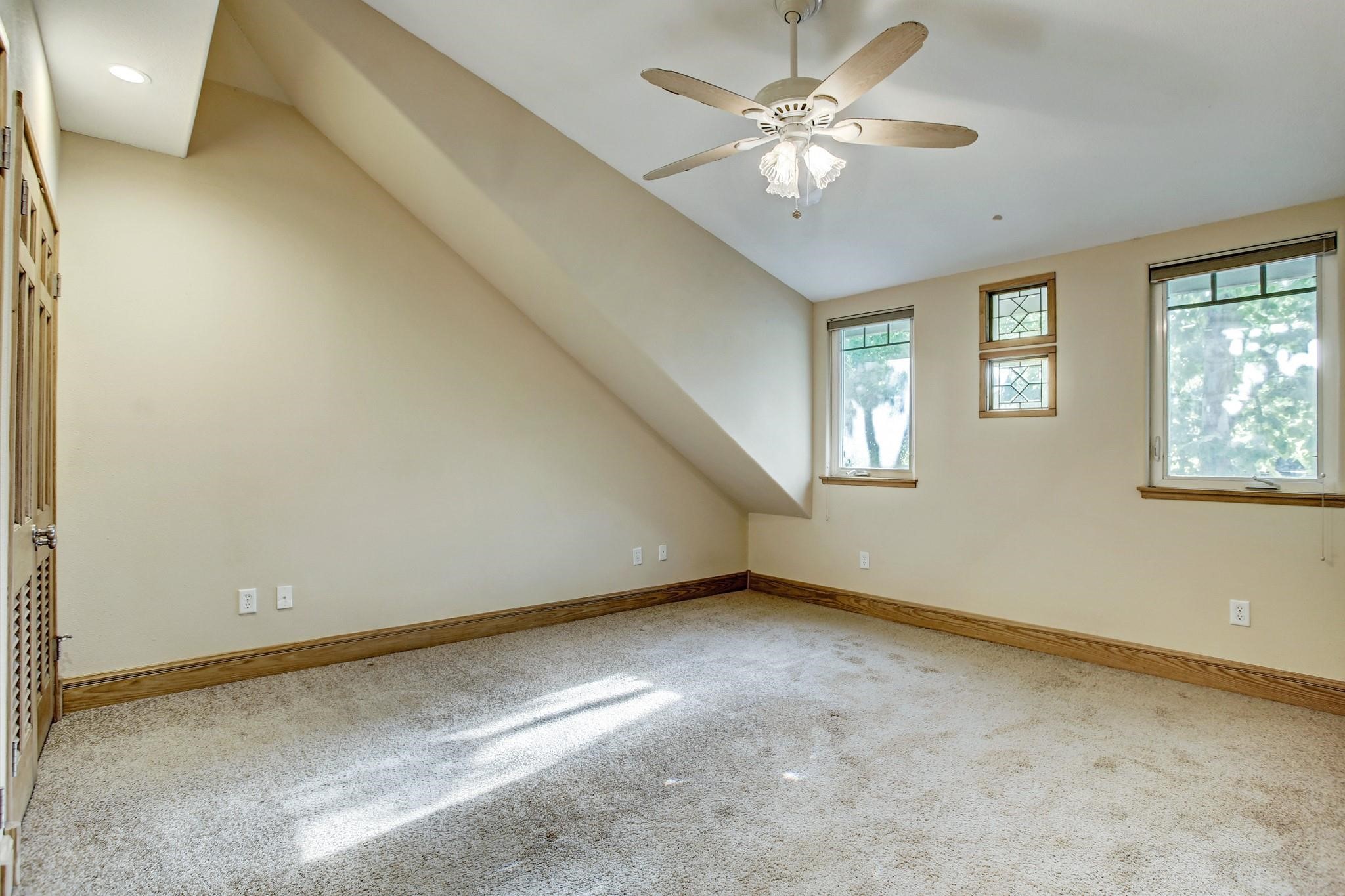 5250 Eigel Street Property Photo 9