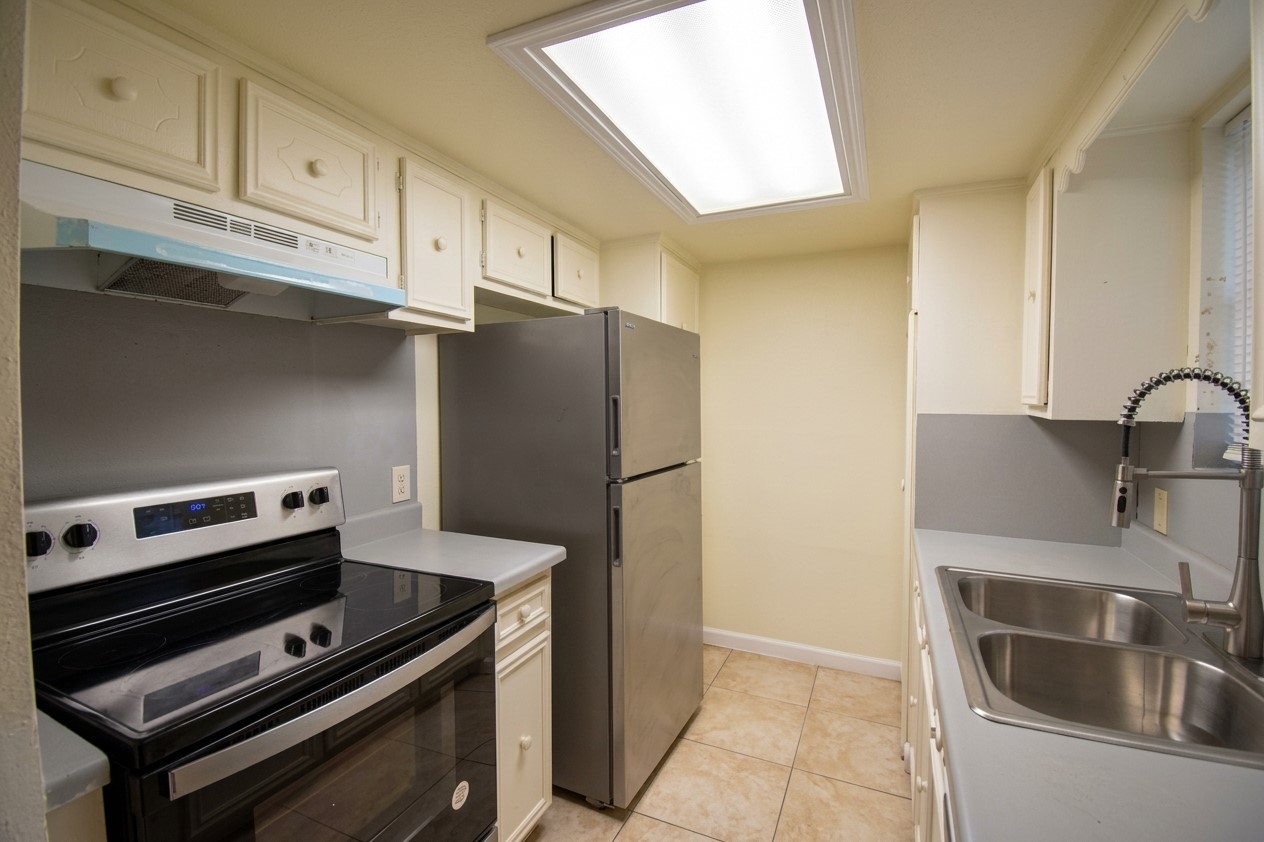 427 Sunset Drive 7 Property Photo 3