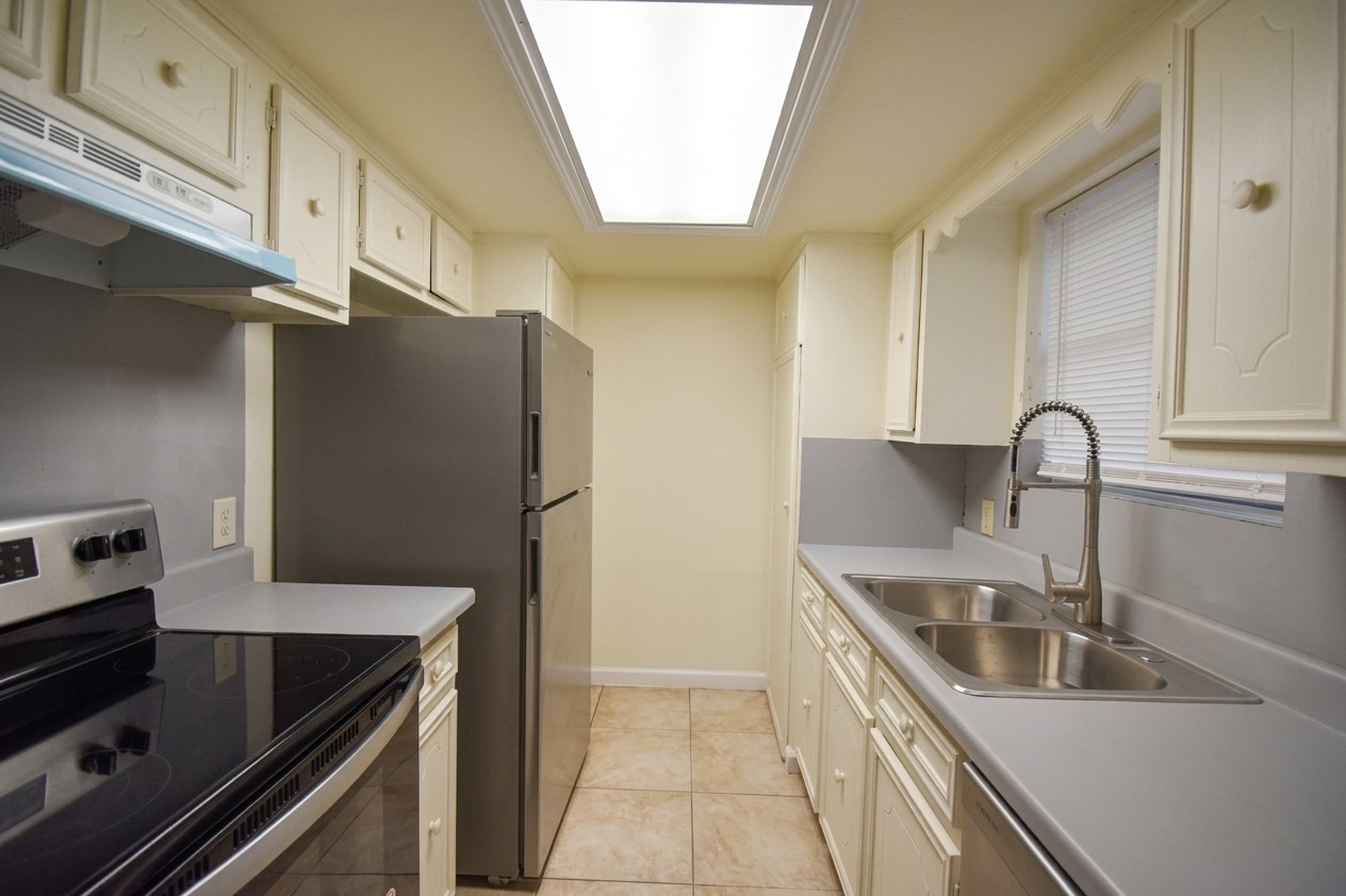 427 Sunset Drive 7 Property Photo 4