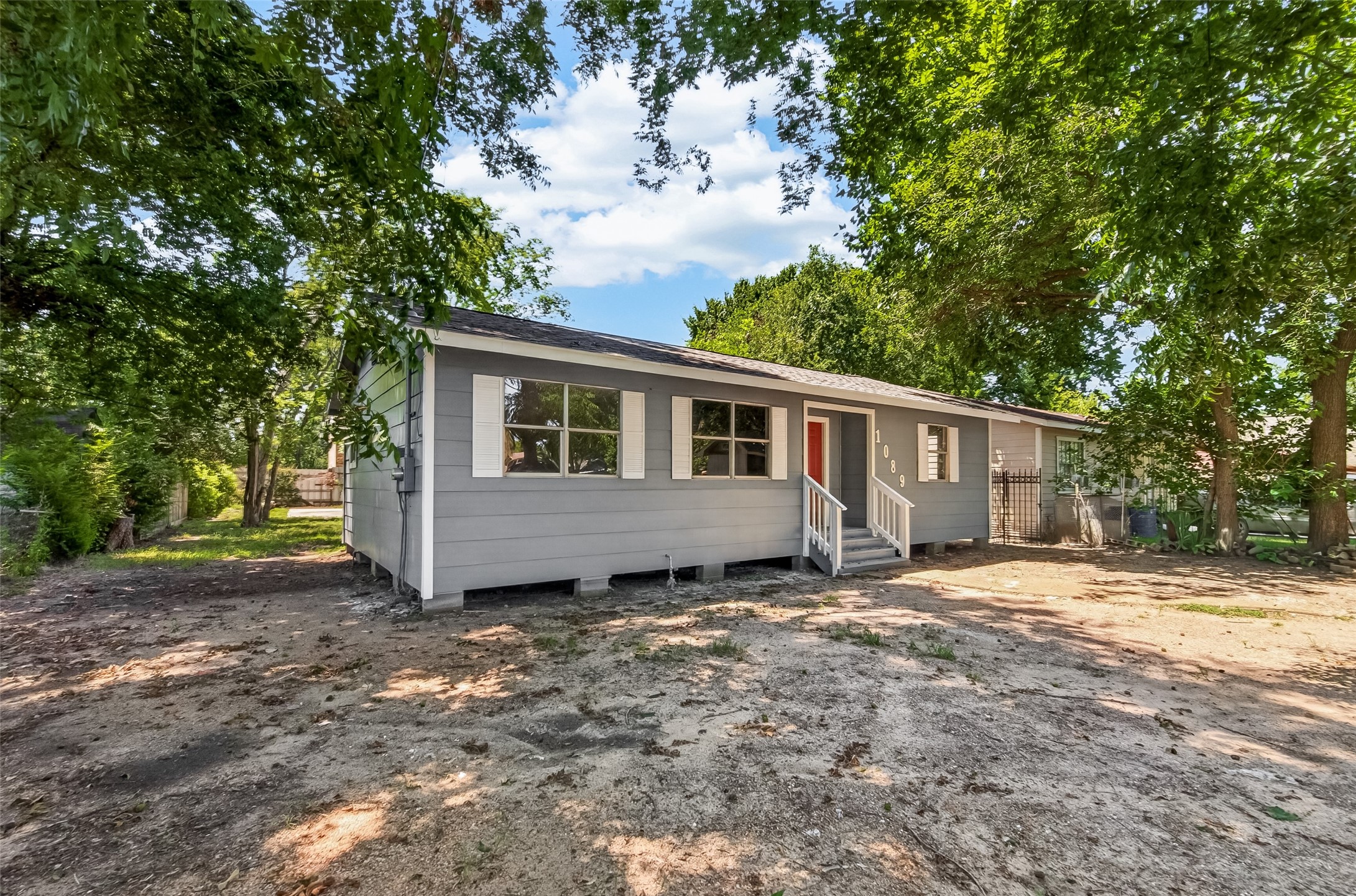 1089 Conklin Street Property Photo 2