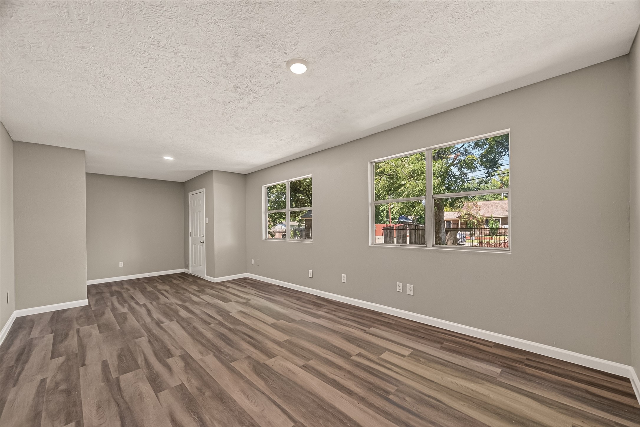 1089 Conklin Street Property Photo 4
