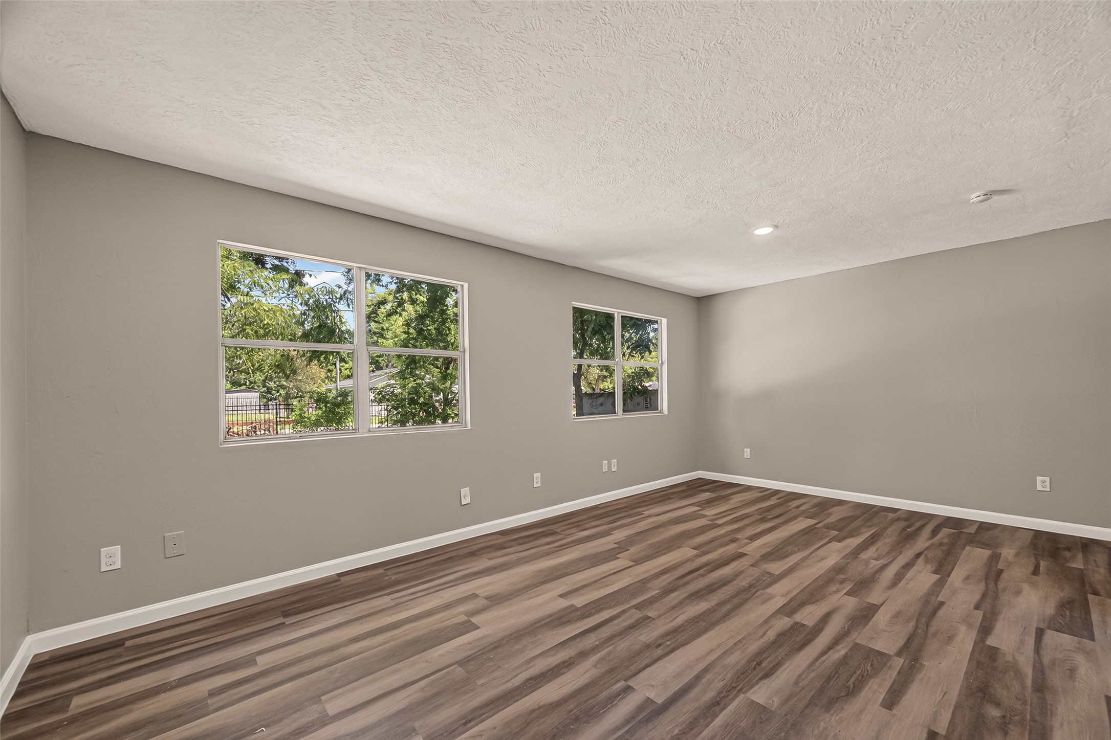 1089 Conklin Street Property Photo 5