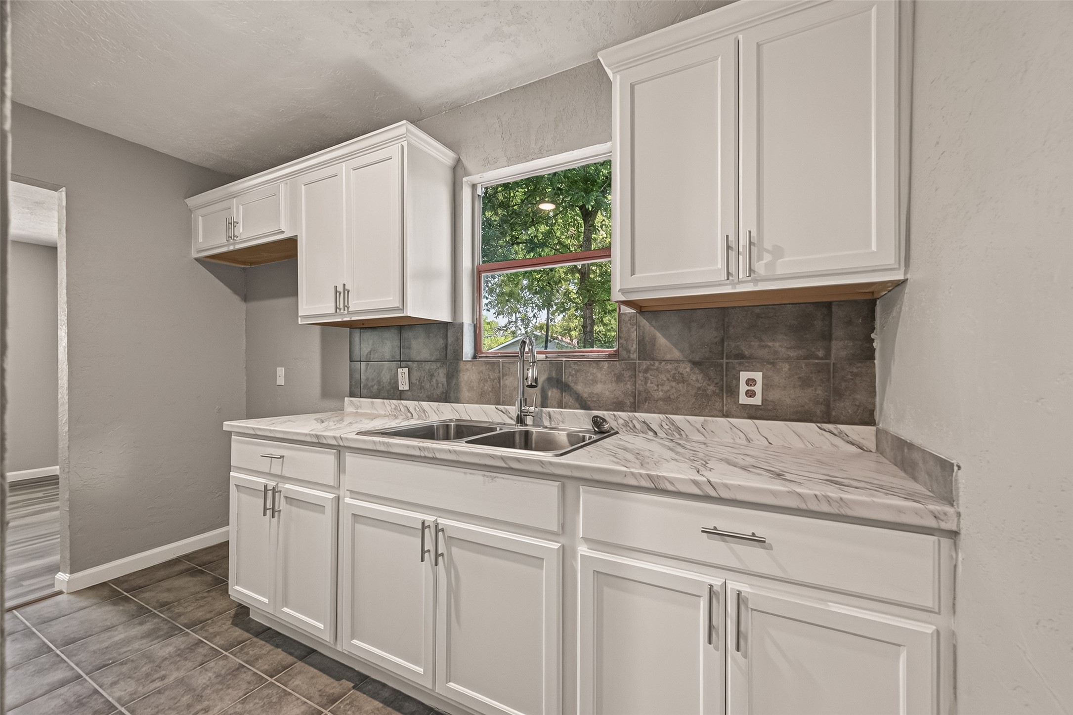1089 Conklin Street Property Photo 8