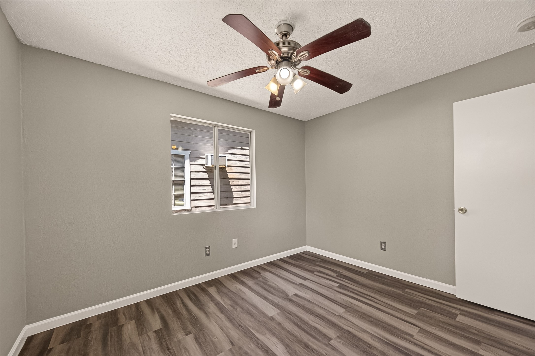 1089 Conklin Street Property Photo 17