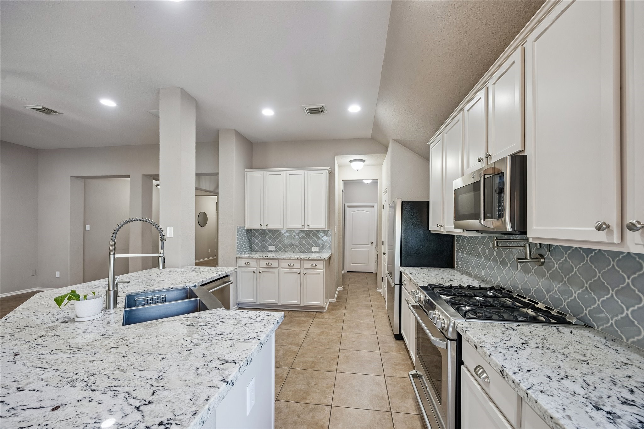 23107 Enchanted Cactus Drive Property Photo 5