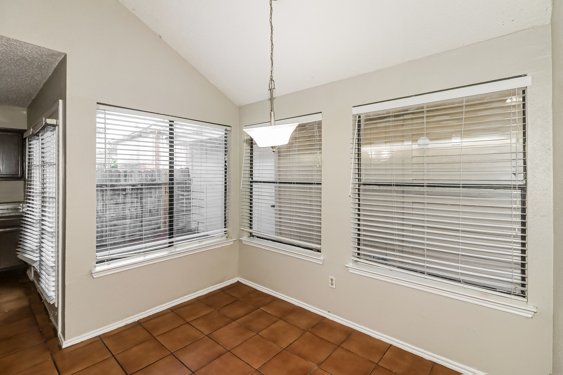 8603 Kinghaven Street Property Photo 5