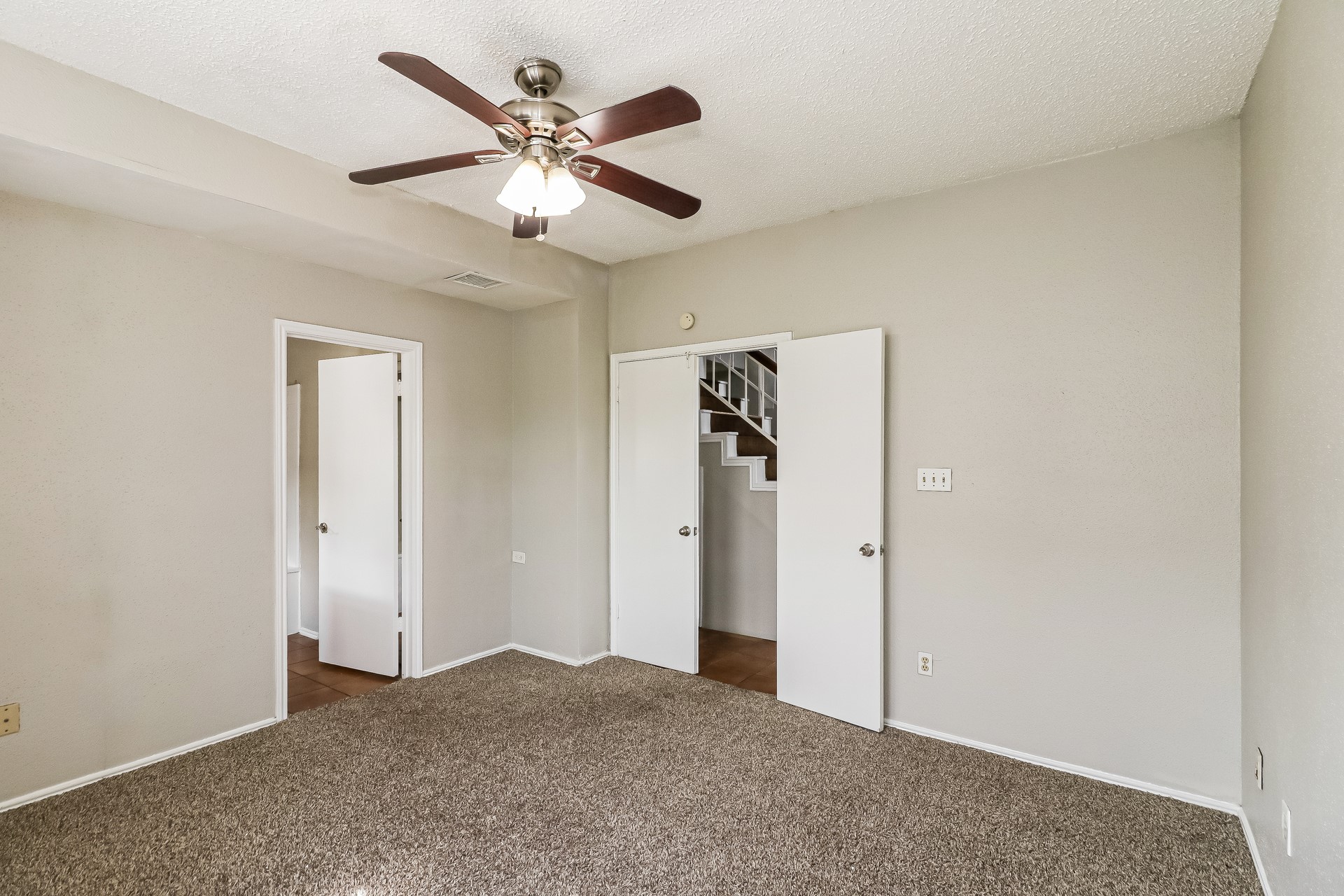 8603 Kinghaven Street Property Photo 11