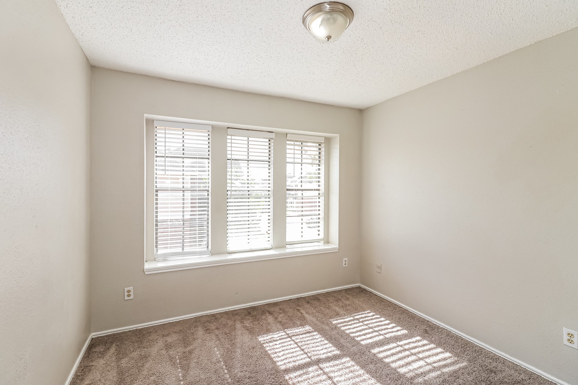 8603 Kinghaven Street Property Photo 12