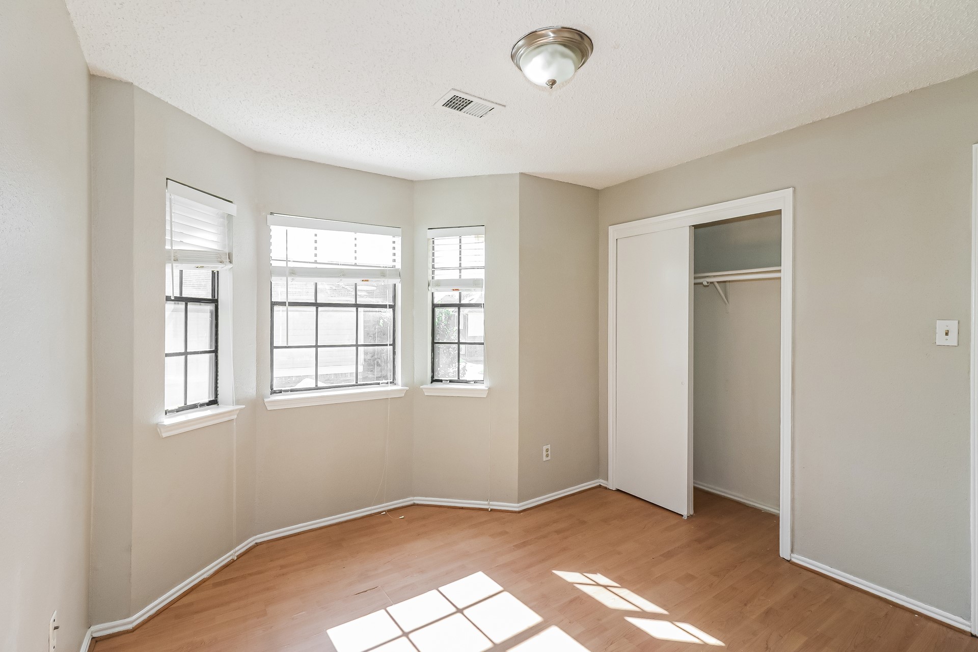 8603 Kinghaven Street Property Photo 13
