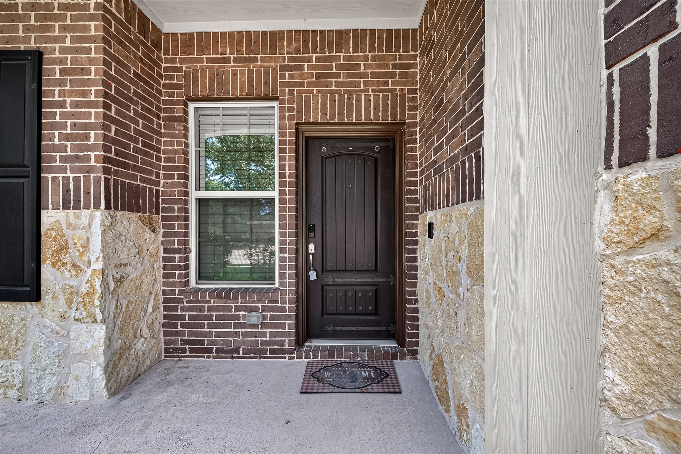 20223 Highfield Park Drive Property Photo 3