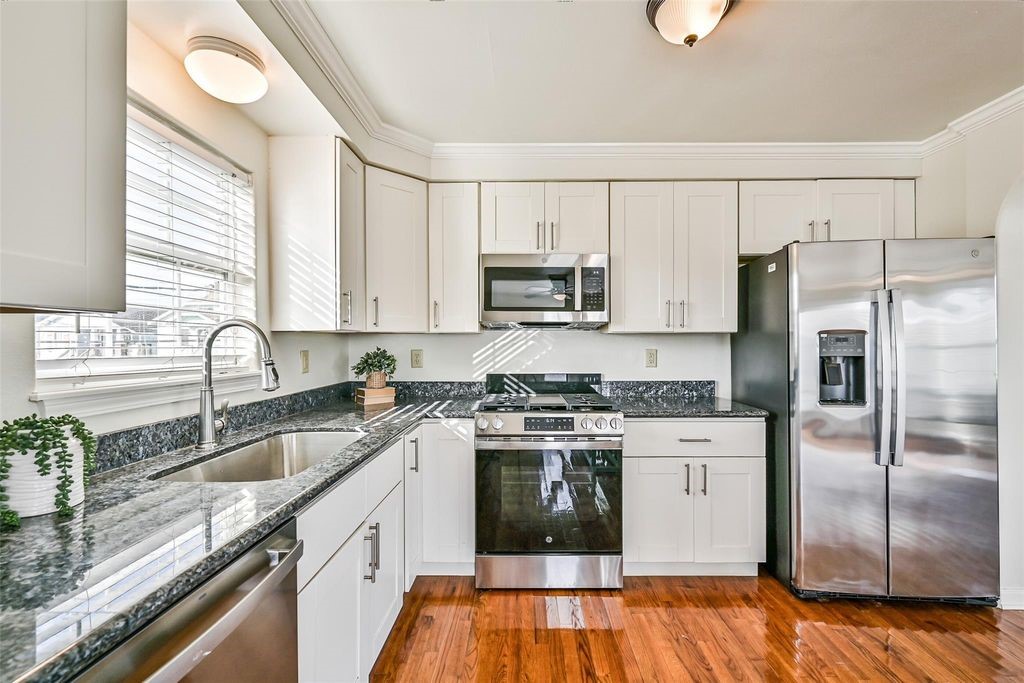 1029 62nd St Street Property Photo 4