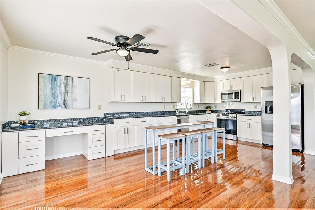 1029 62nd St Street Property Photo 5