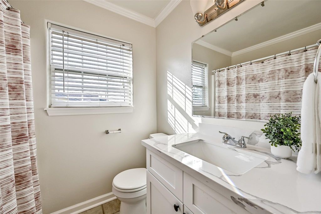 1029 62nd St Street Property Photo 12