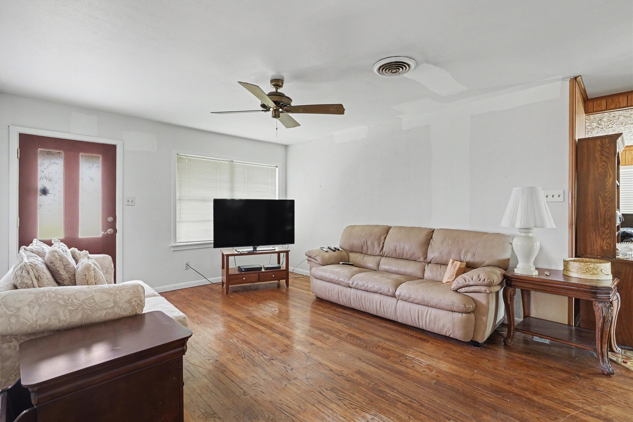 7833 Almeda Genoa Road Property Photo 5