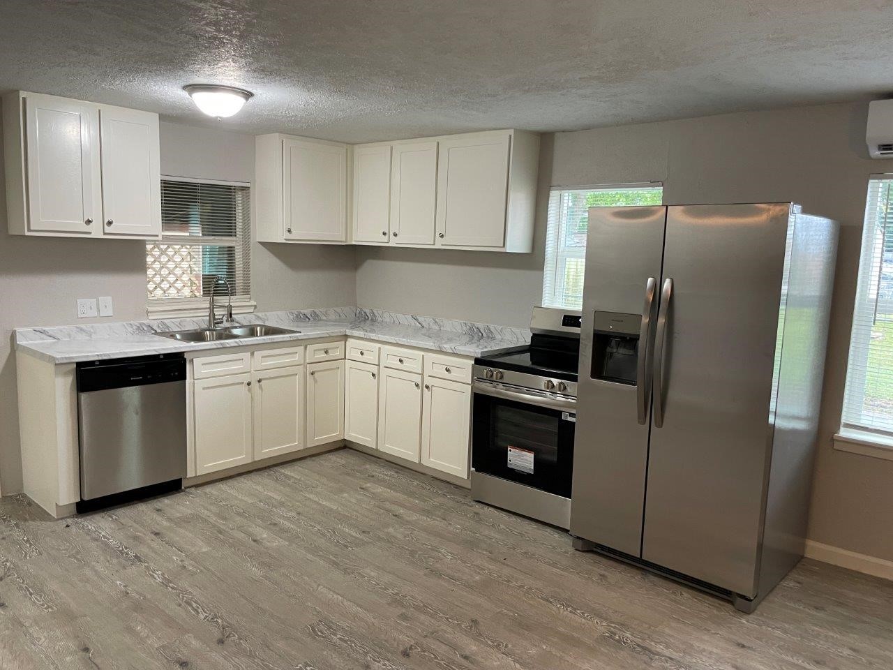 4743 6th Street Property Photo 6