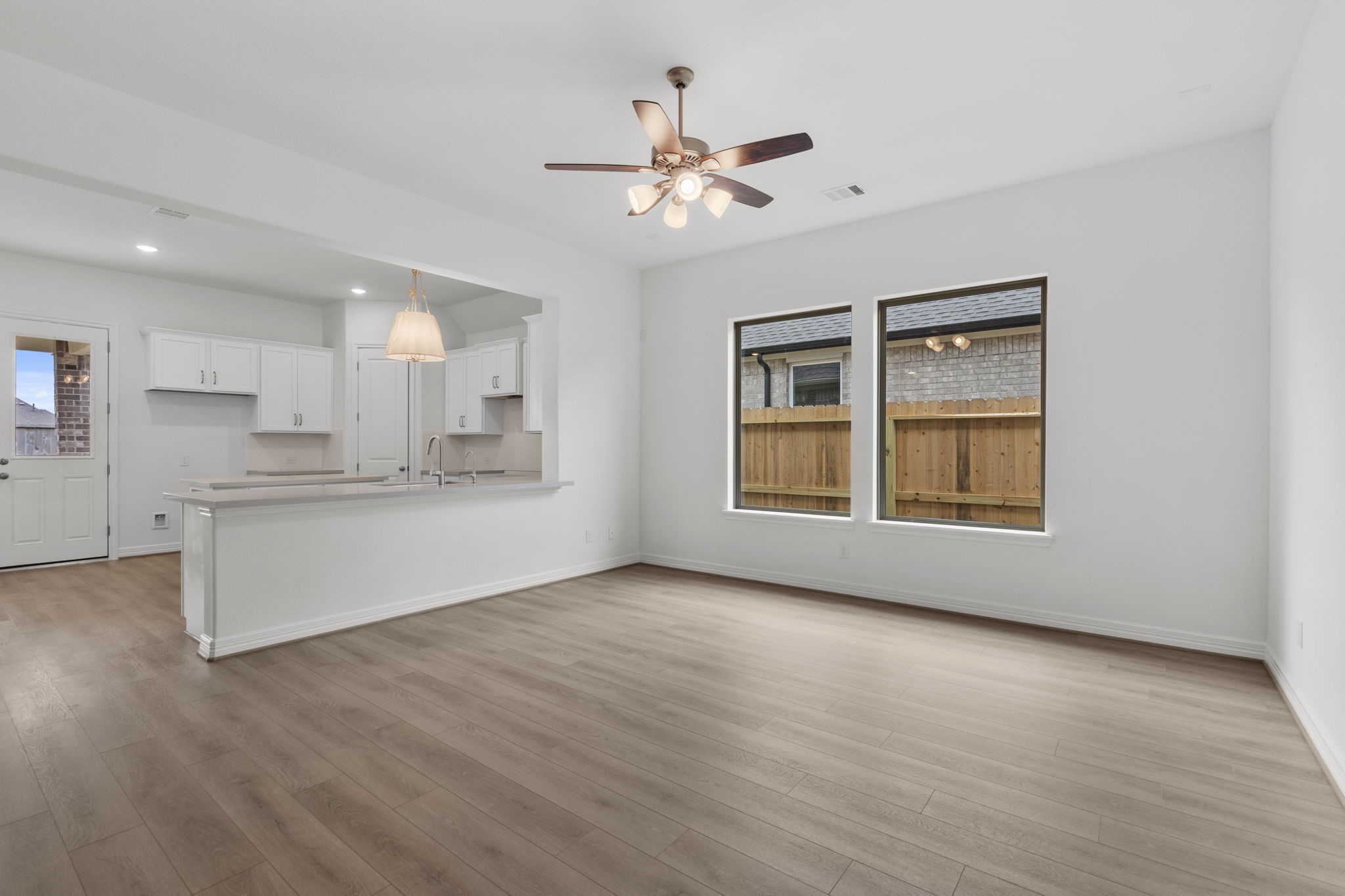 14822 Mission Avenue Property Photo 4
