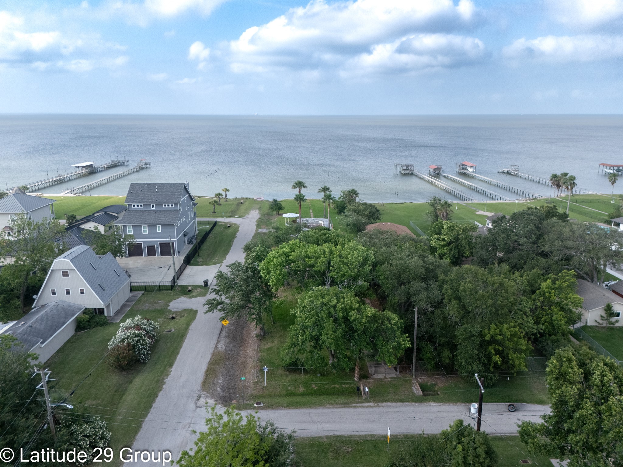 2588 Cliff Drive Property Photo 4