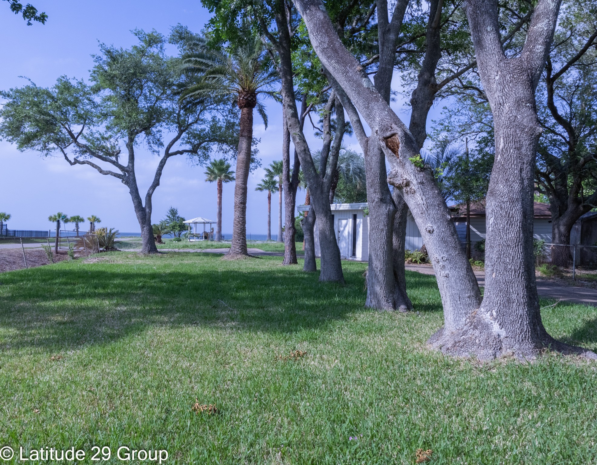 2588 Cliff Drive Property Photo 6