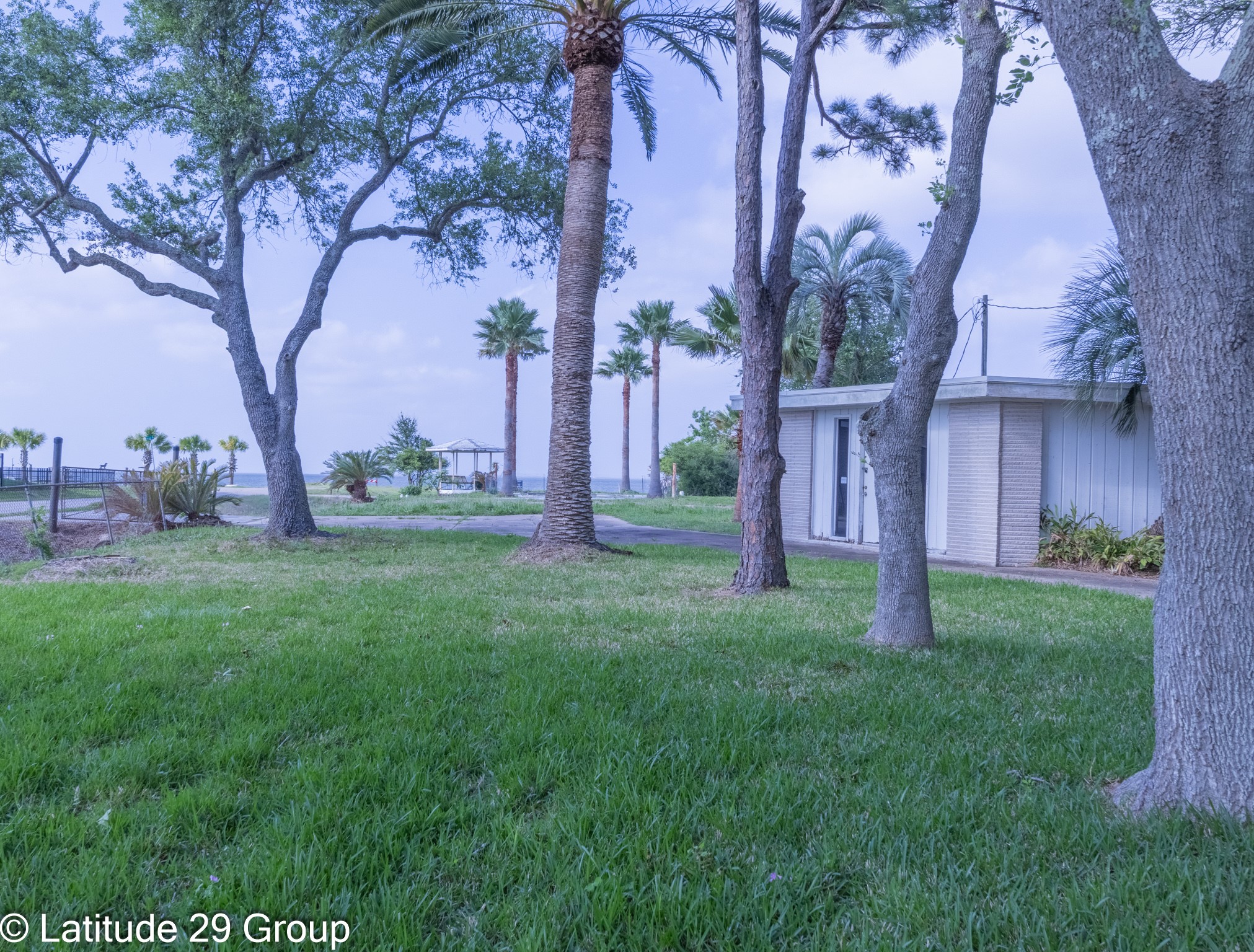 2588 Cliff Drive Property Photo 7