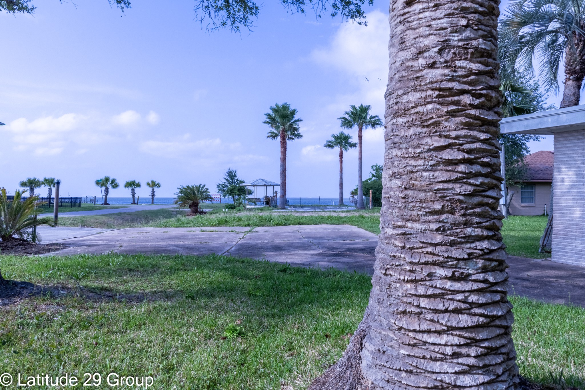 2588 Cliff Drive Property Photo 8