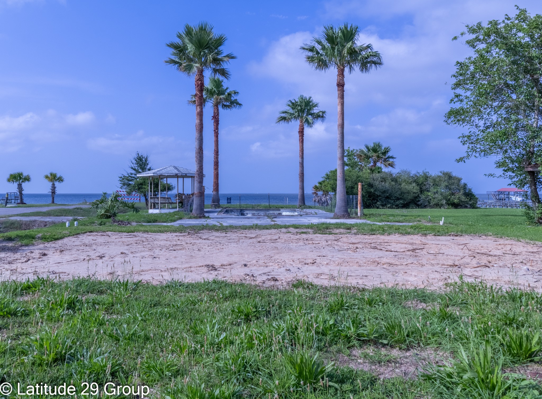 2588 Cliff Drive Property Photo 9