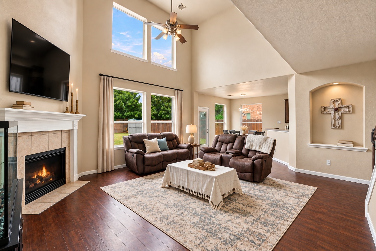 11107 Canyon Crossing Lane Property Photo 3