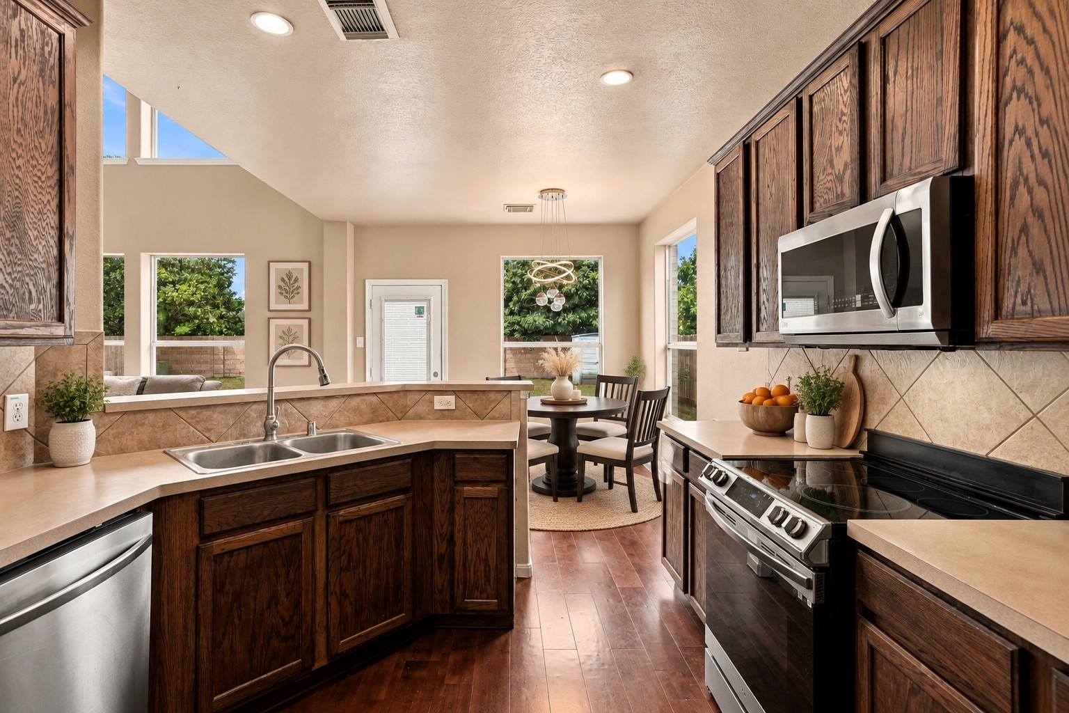 11107 Canyon Crossing Lane Property Photo 5