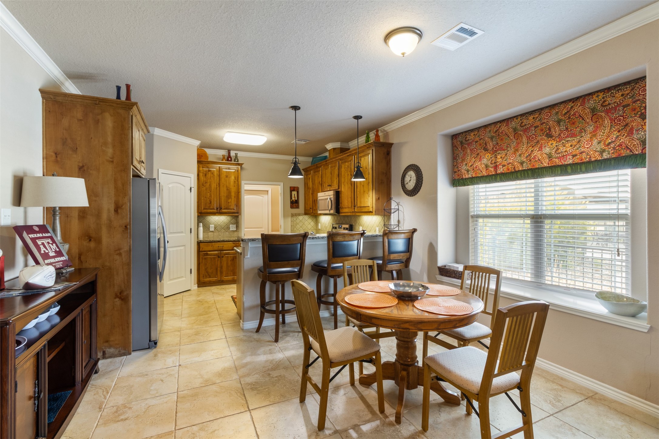 3813 Silverthorne Lane Property Photo 6