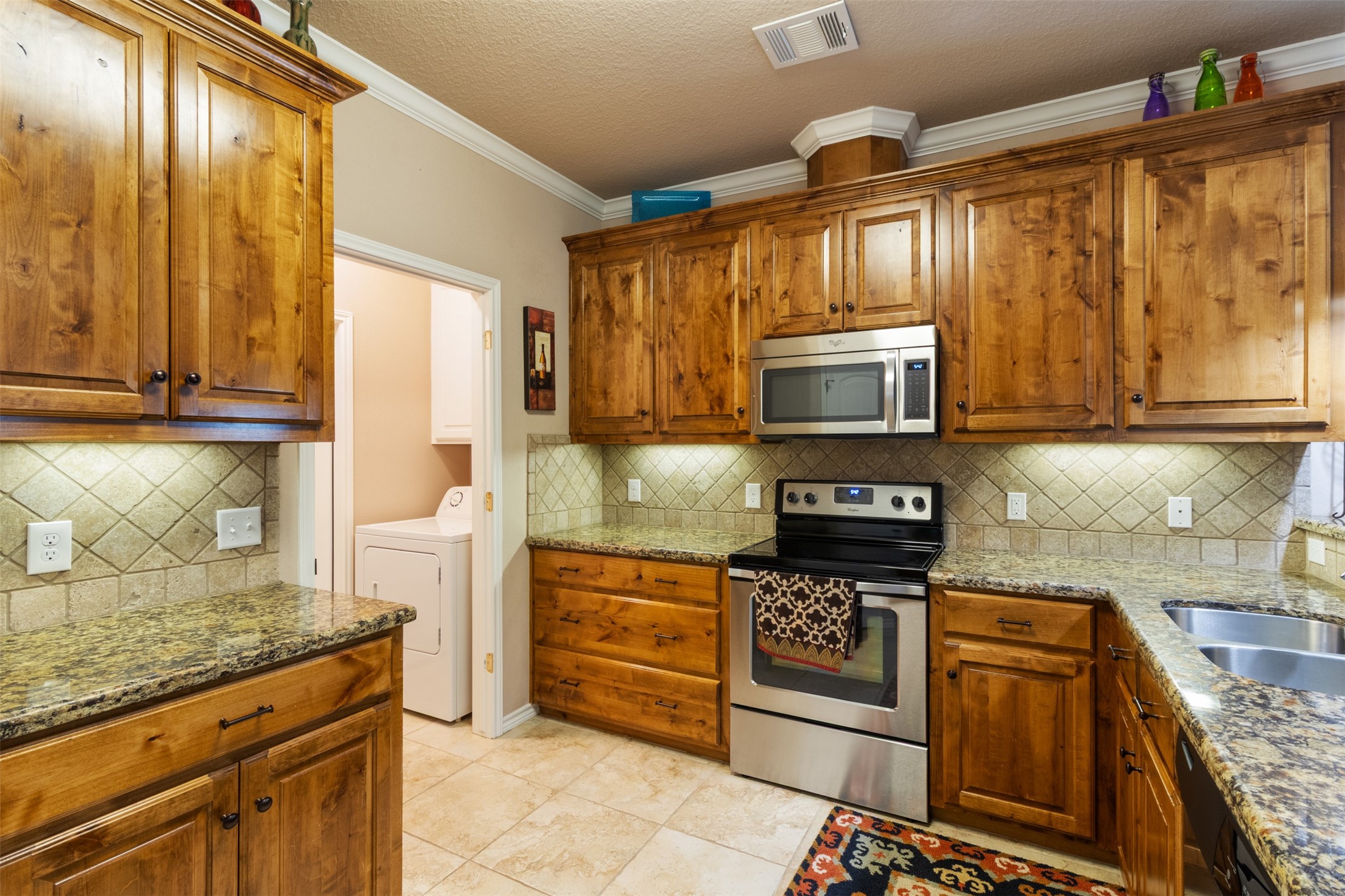 3813 Silverthorne Lane Property Photo 8
