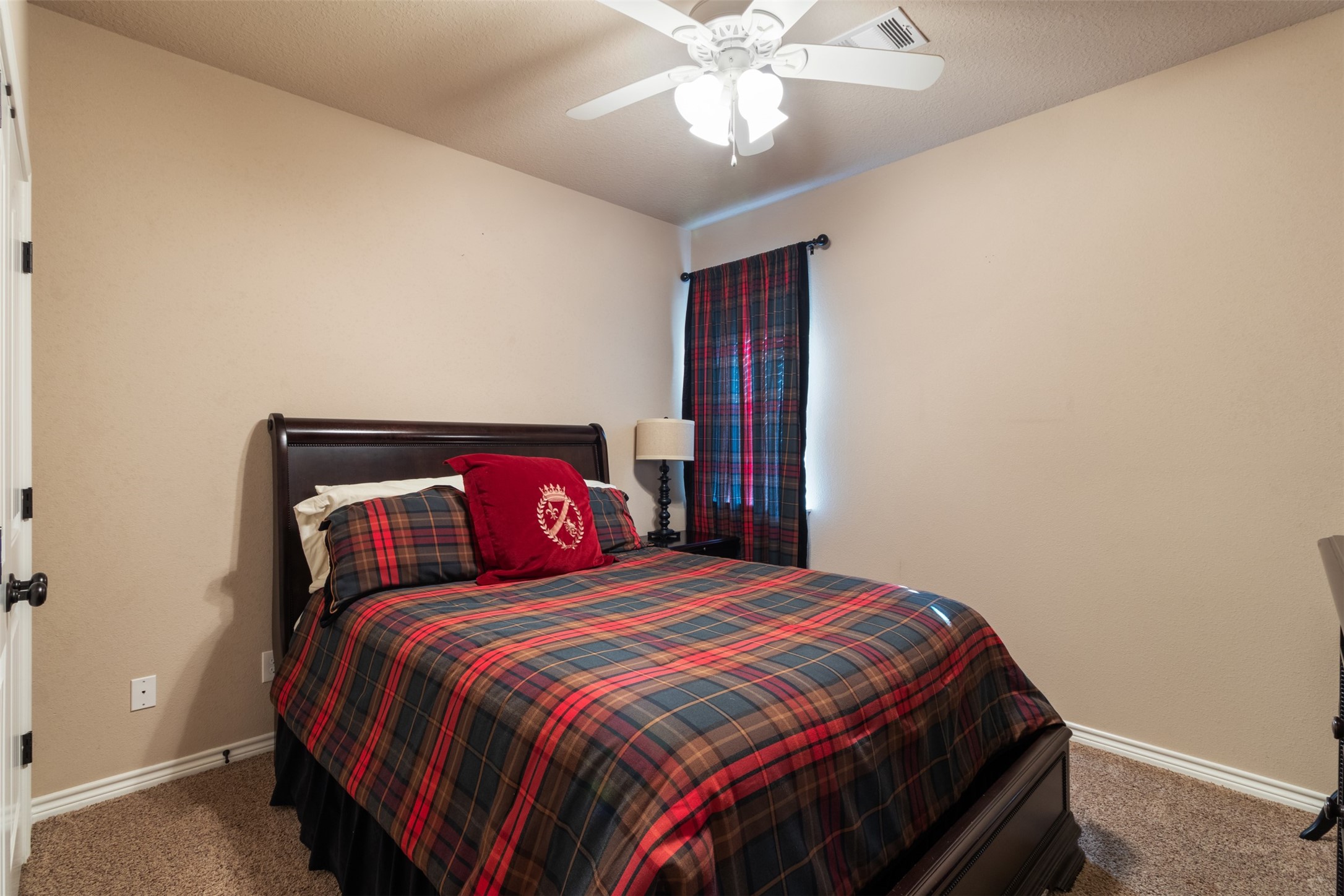 3813 Silverthorne Lane Property Photo 17