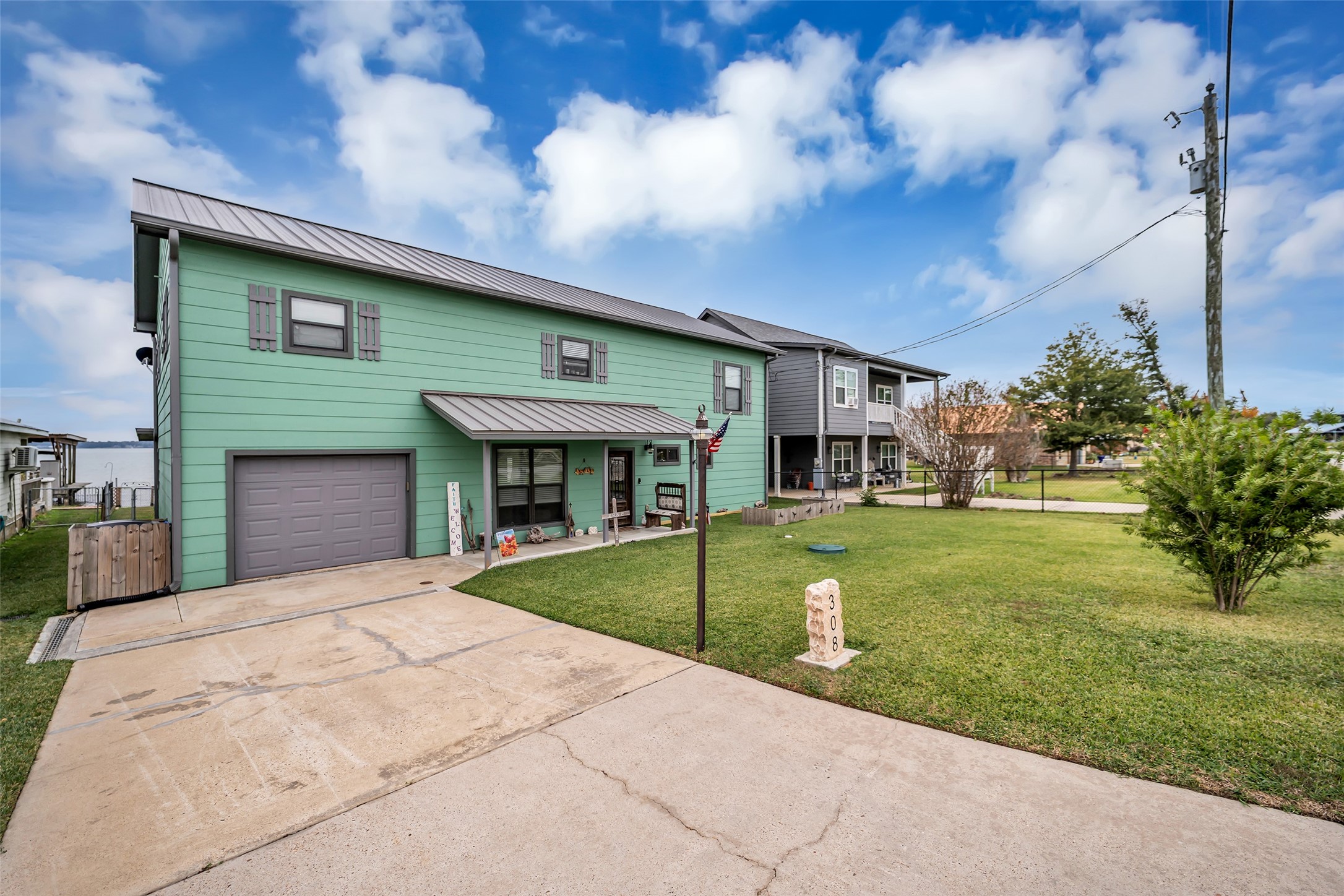 308 Lakeshore S Property Photo 44