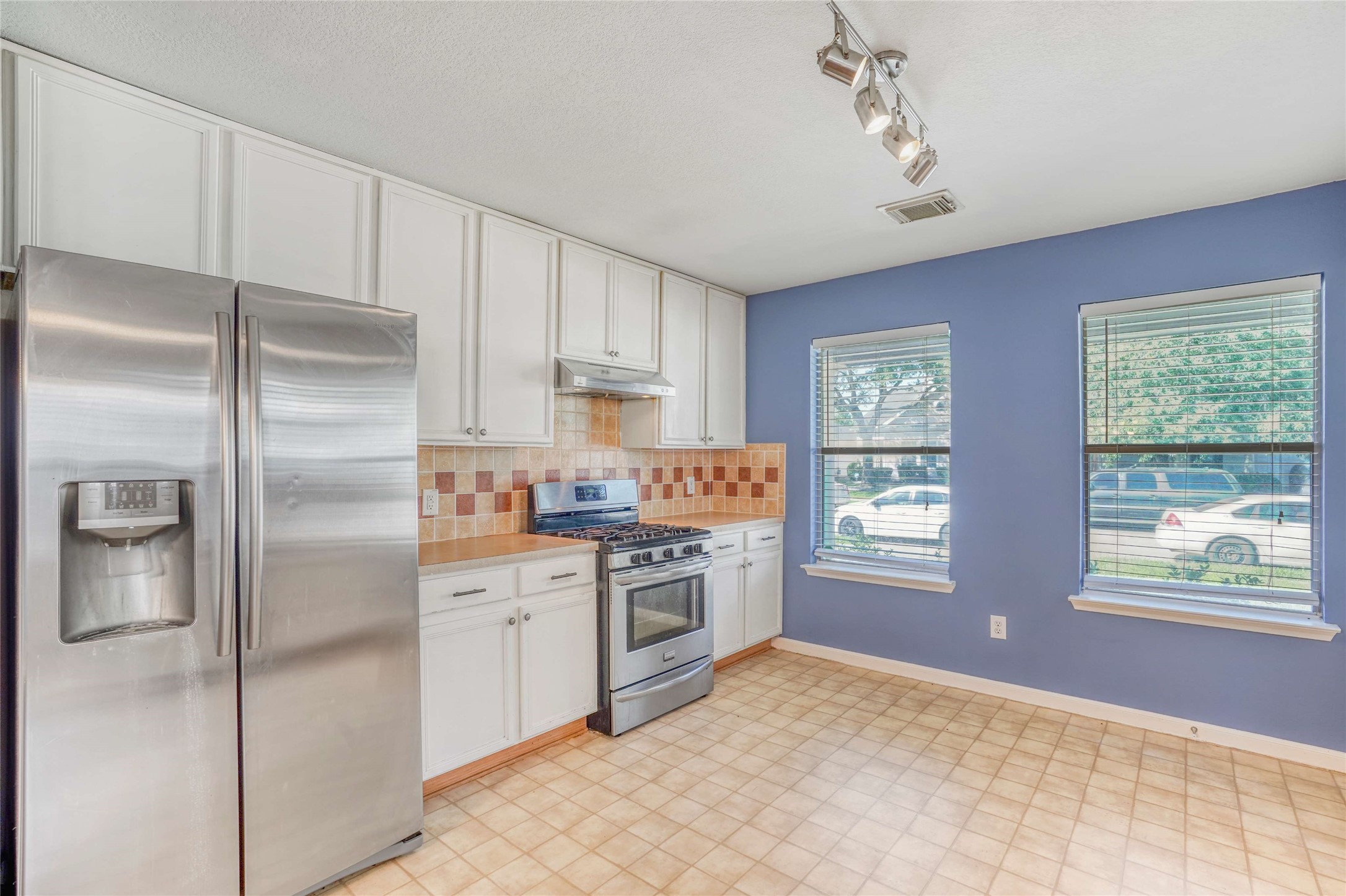 19039 Remington Park Drive Property Photo 5