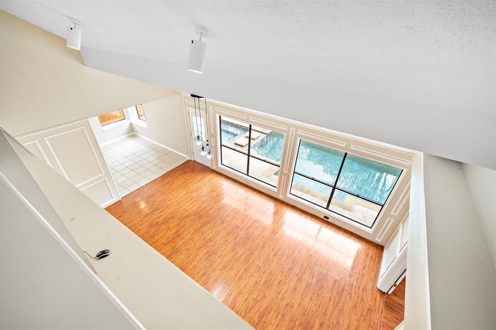 21102 Marcin Drive Property Photo 6