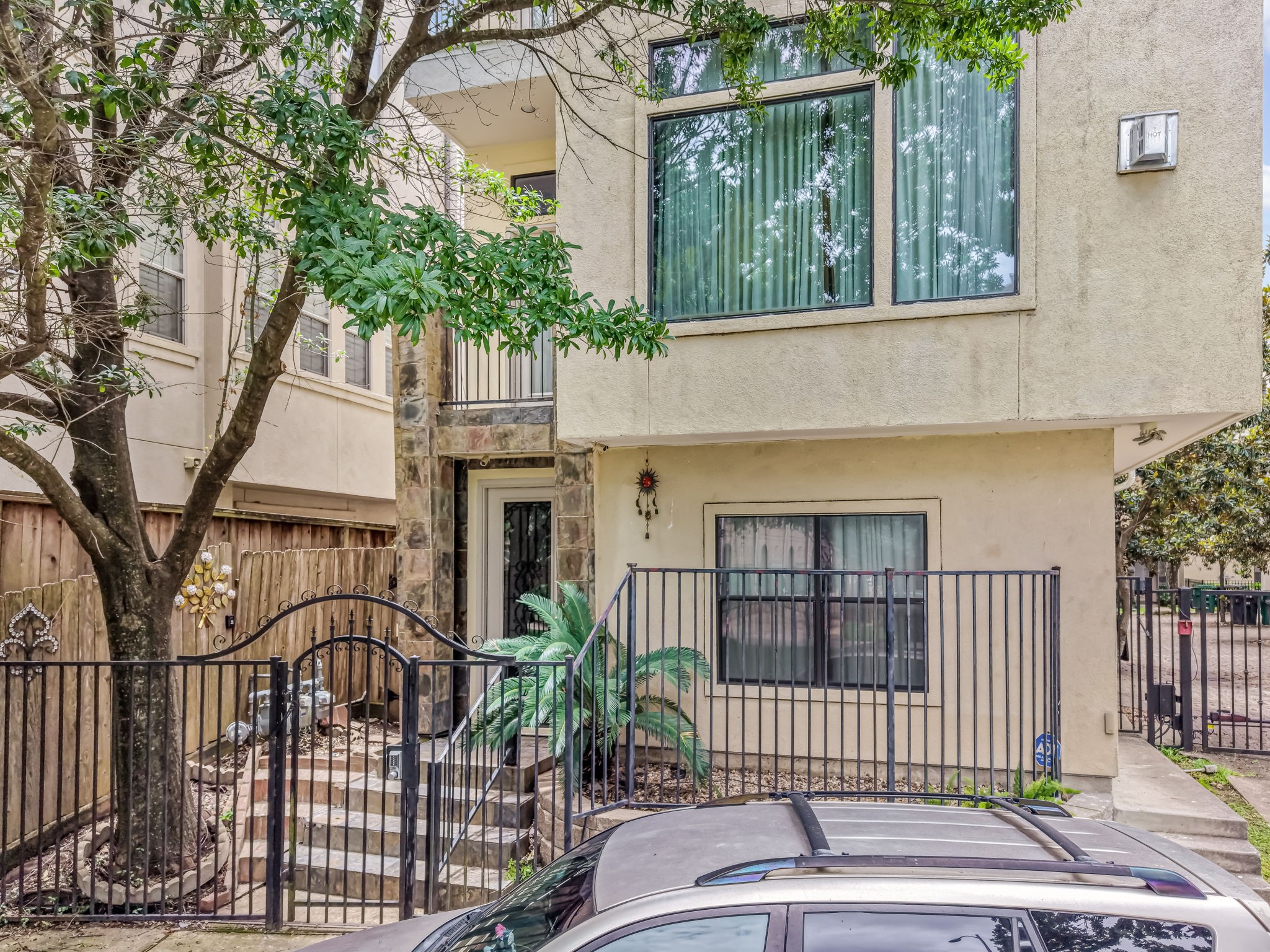 1914 Woodbury Street Property Photo 2