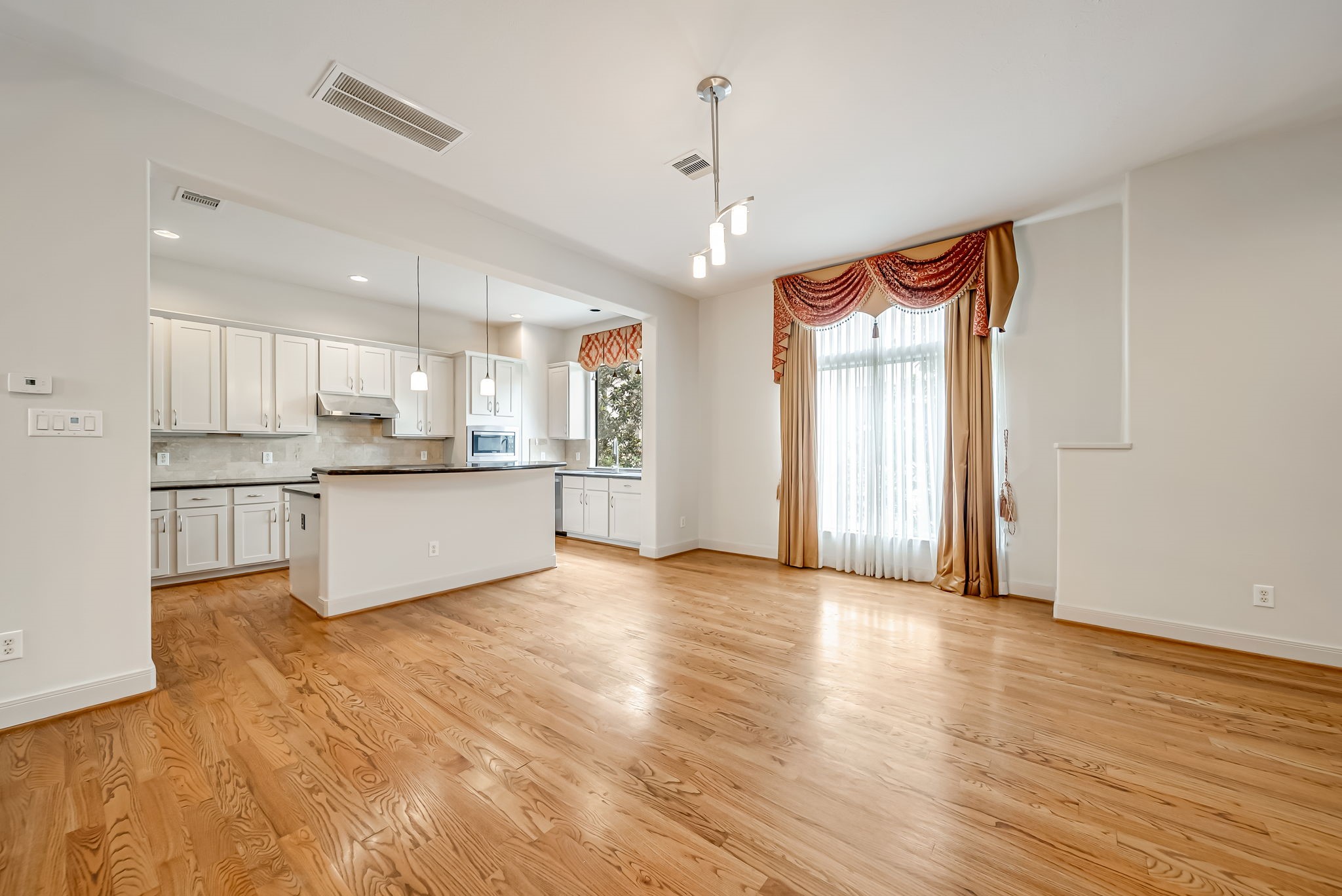 1914 Woodbury Street Property Photo 6