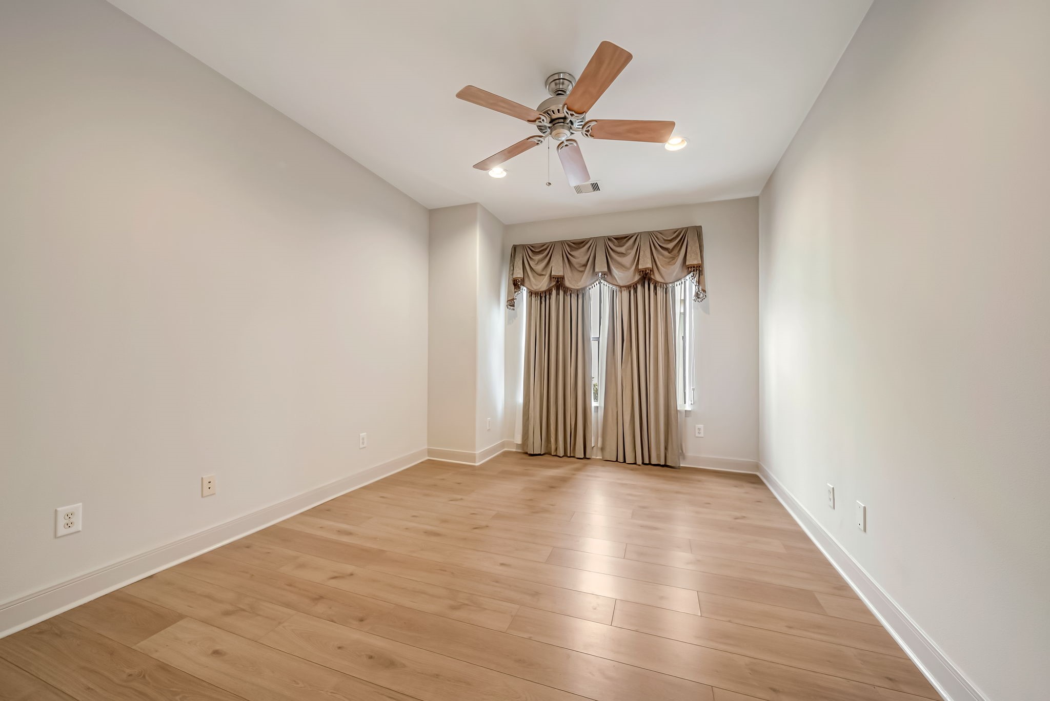 1914 Woodbury Street Property Photo 10